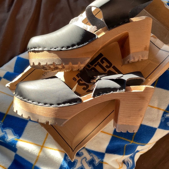 Mia Navy Blue Leather Clogs - Picture 10 of 11